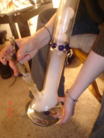 Bong-Hit-marijuana-408173_400_533.jpg