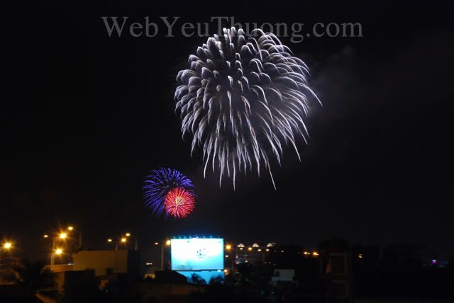 Pháo Hoa mừng 35 năm giải phóng miền nam, thống nhất đất nước - 5