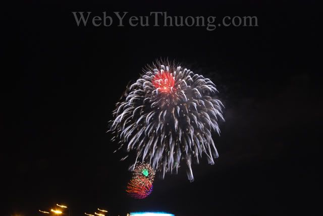 Pháo Hoa mừng 35 năm giải phóng miền nam, thống nhất đất nước - 7