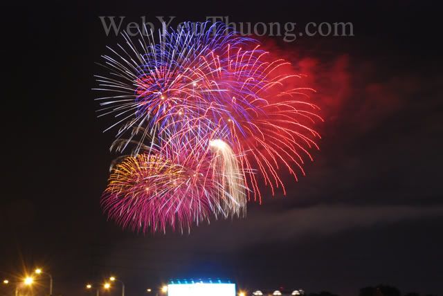 Pháo Hoa mừng 35 năm giải phóng miền nam, thống nhất đất nước - 12