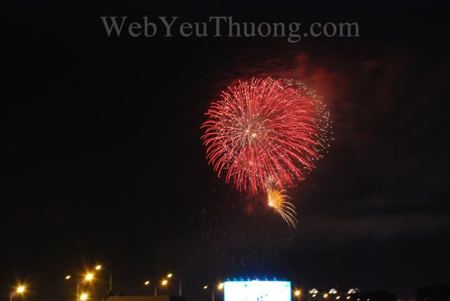 Pháo Hoa mừng 35 năm giải phóng miền nam, thống nhất đất nước - 13