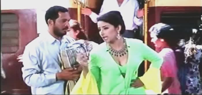 Manisha Koirala HOT! - Pictures & Video of Manisha Koirala flaunting her Very Sexy Cleavage line from the Movie 'Yugpurush'...