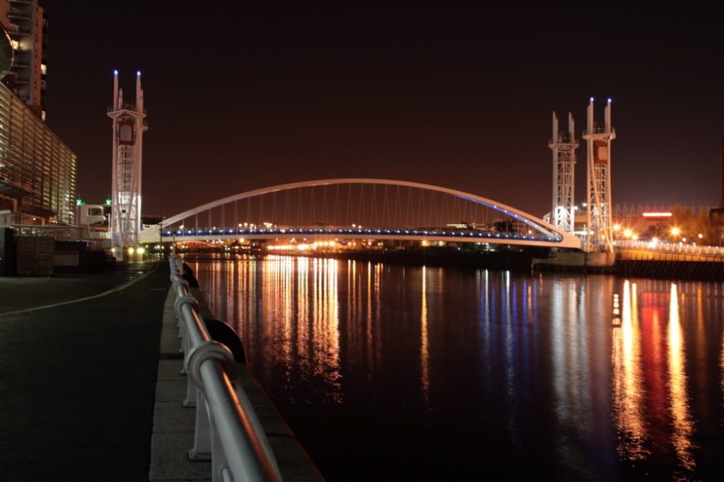 IMAGE: http://i484.photobucket.com/albums/rr210/Pete_glynn/Salford%20Quays%2027th%20Nov%202008/fl1.jpg