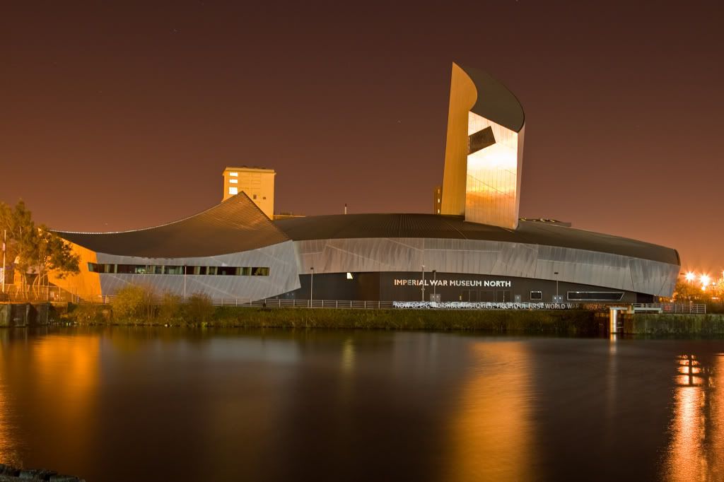 IMAGE: http://i484.photobucket.com/albums/rr210/Pete_glynn/Salford%20Quays%2027th%20Nov%202008/fl4-1.jpg