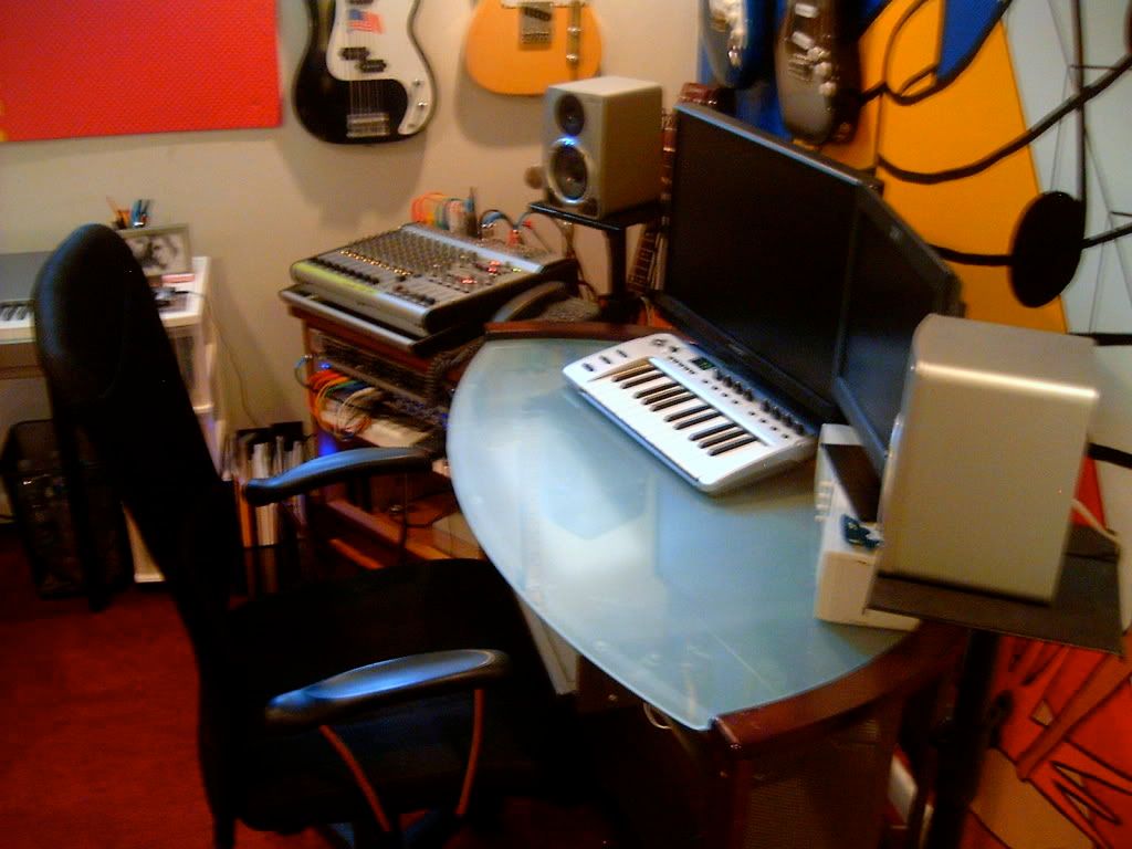 DeskSideFrDoorway.jpg